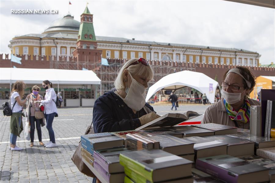 В Москве открылся книжный фестиваль "Красная площадь"