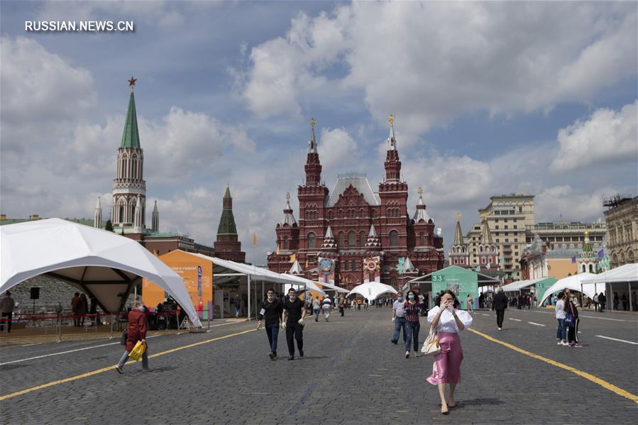 В Москве открылся книжный фестиваль "Красная площадь"