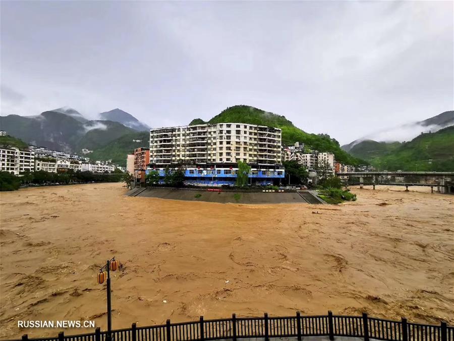 Проливные дожди в уезде Уси в Чунцине