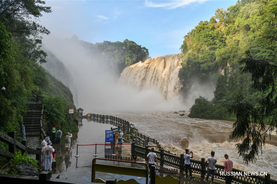 На водопаде Хуангошу отмечен максимальный объем стока 