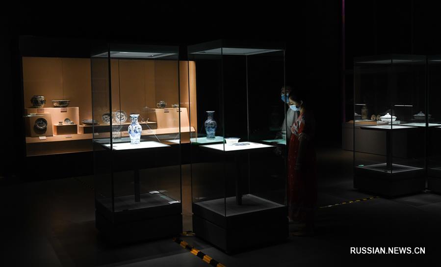 На Хайнане открылась выставка проданных за границу произведений искусства эпохи Цин