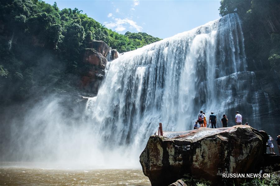  Водопад Чишуй привлекает большое число туристов