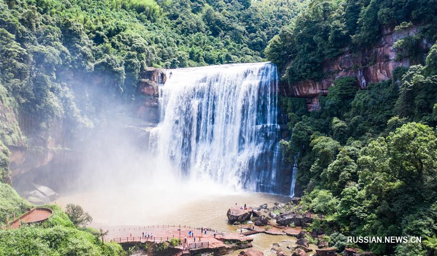  Водопад Чишуй привлекает большое число туристов