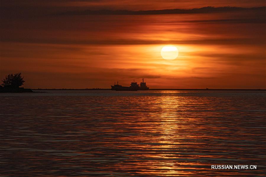Красочный закат в Хайкоу