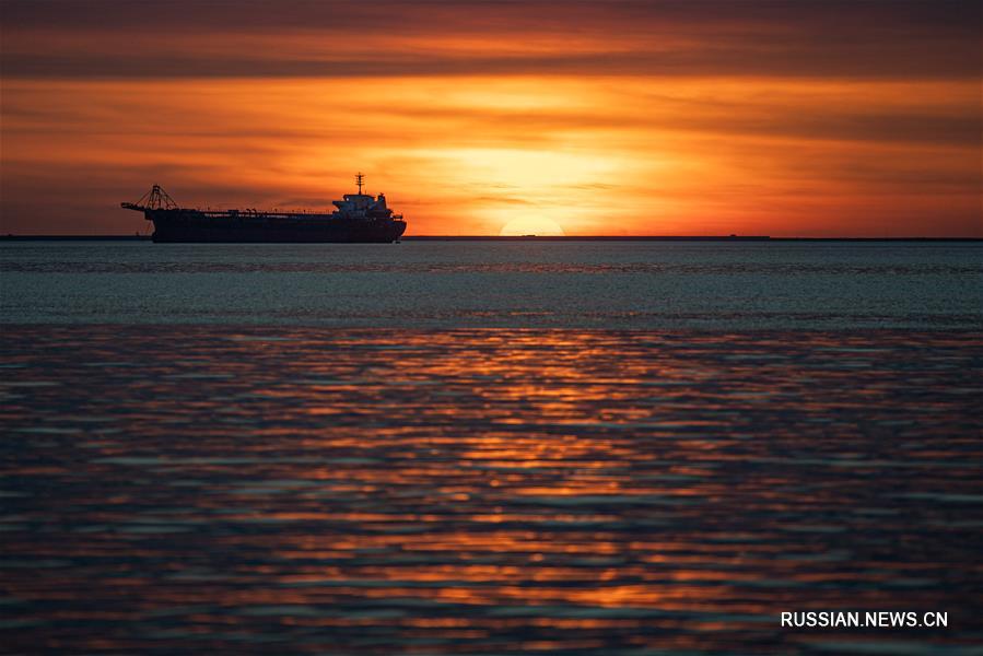 Красочный закат в Хайкоу