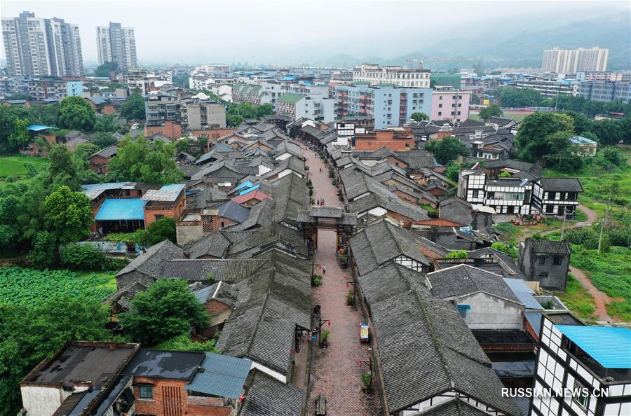 Поселок Аньтао на юго-западе Китая привлекает большое число туристов