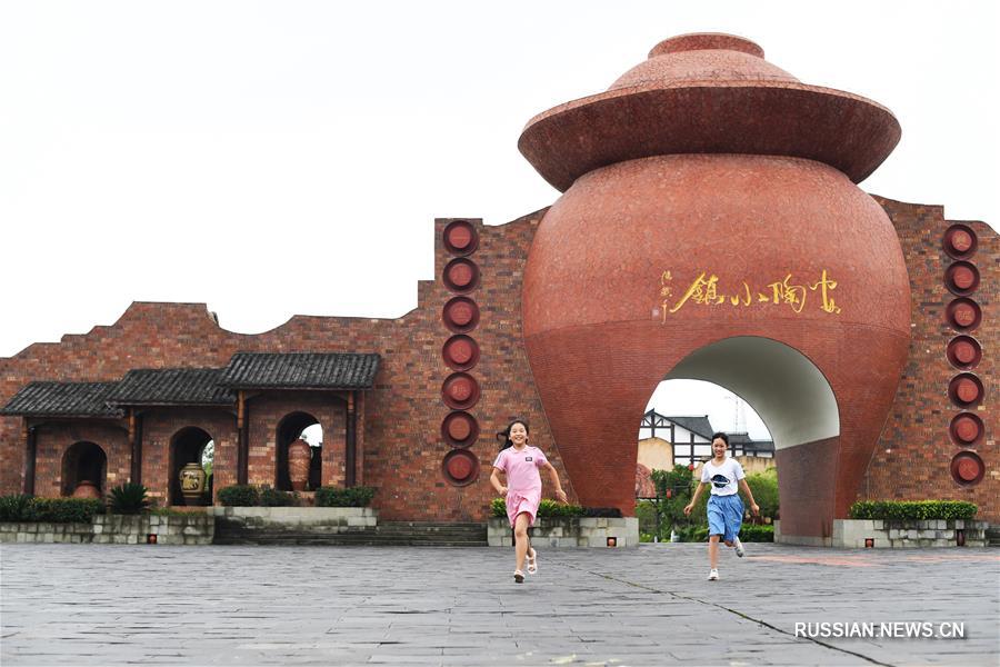 Поселок Аньтао на юго-западе Китая привлекает большое число туристов