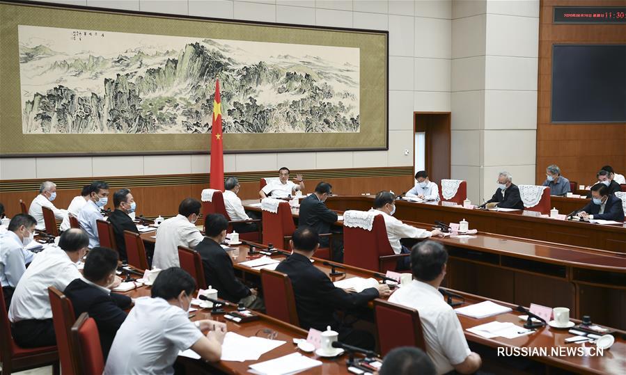 Ли Кэцян провел рабочую беседу на тему устойчивой внешней торговли