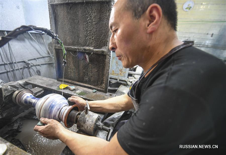 Производство изделий с перегородчатой эмалью в уезде Сянхэ