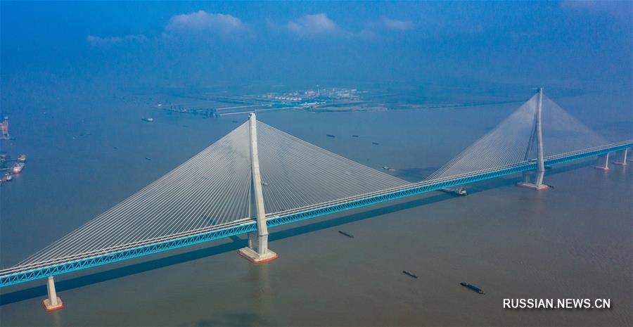 В провинции Цзянсу введен в эксплуатацию многофункциональный мост "Хусутун" через Янцзы