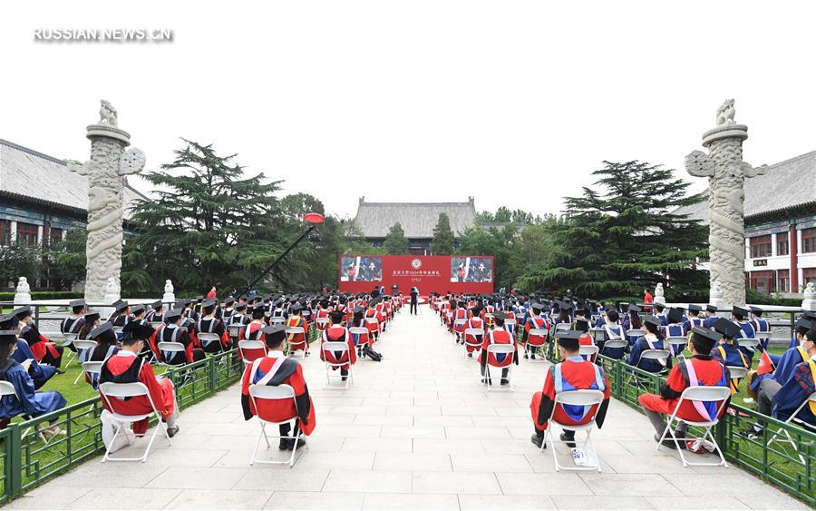 В Пекинском университете состоялась выпускная церемония 2020 года