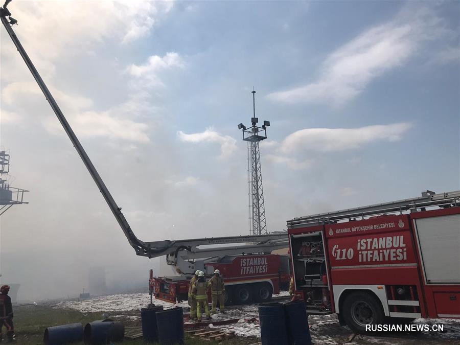 （国际）（1）土耳其一烟花厂仓库发生爆炸近50人受伤