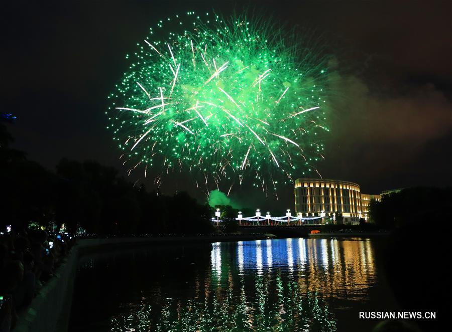 Праздничный салют по случаю Дня независимости Беларуси
