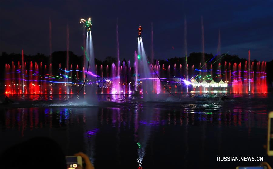 В Минске открылся светомузыкальный фонтан