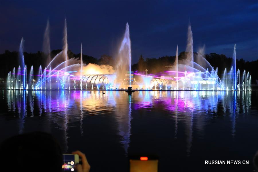 В Минске открылся светомузыкальный фонтан