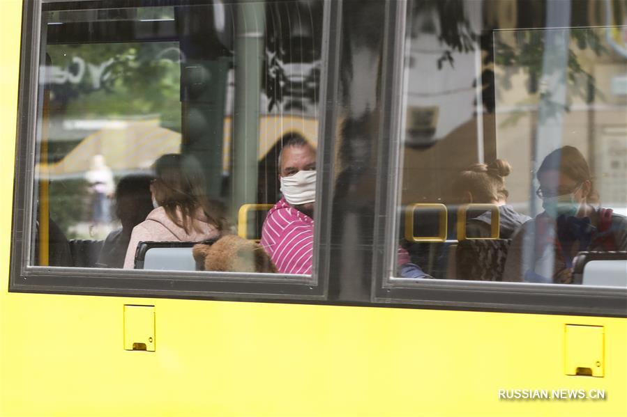 Федеральное правительство ФРГ поддерживает продление режима обязательного ношения защитных масок