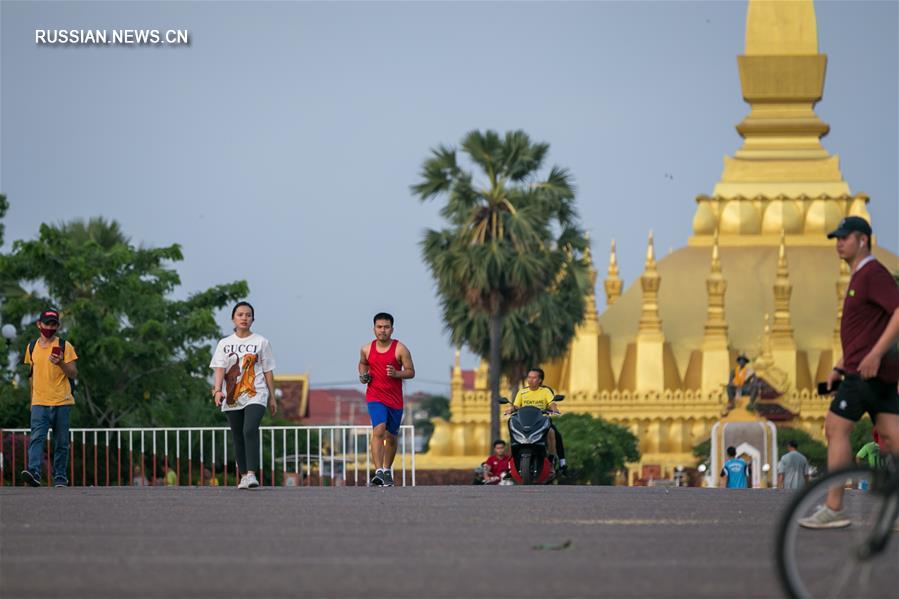 Жизнь в Лаосе постепенно возвращается в привычное русло