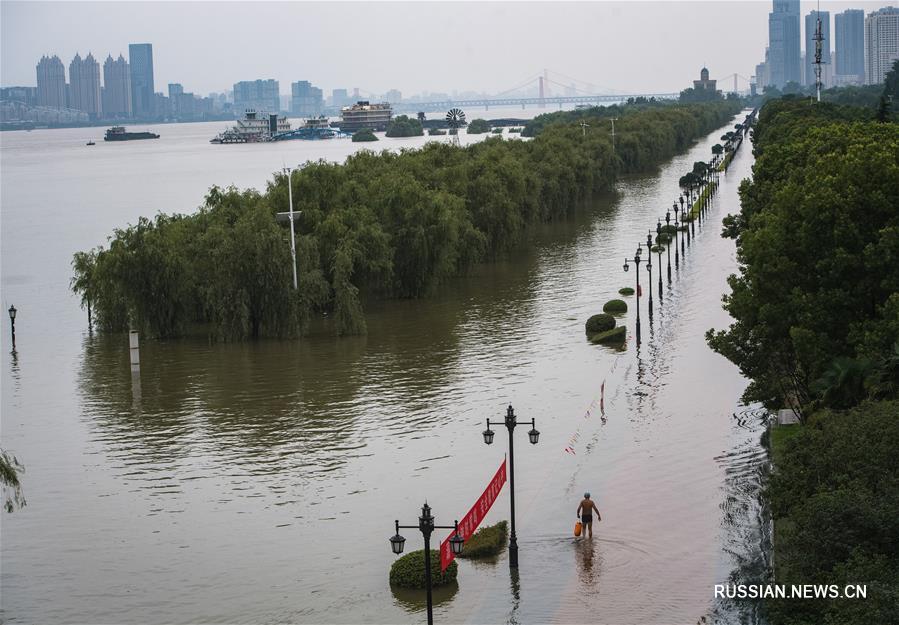 Пик наводнения в среднем и нижнем течении Янцзы миновал Ханькоу