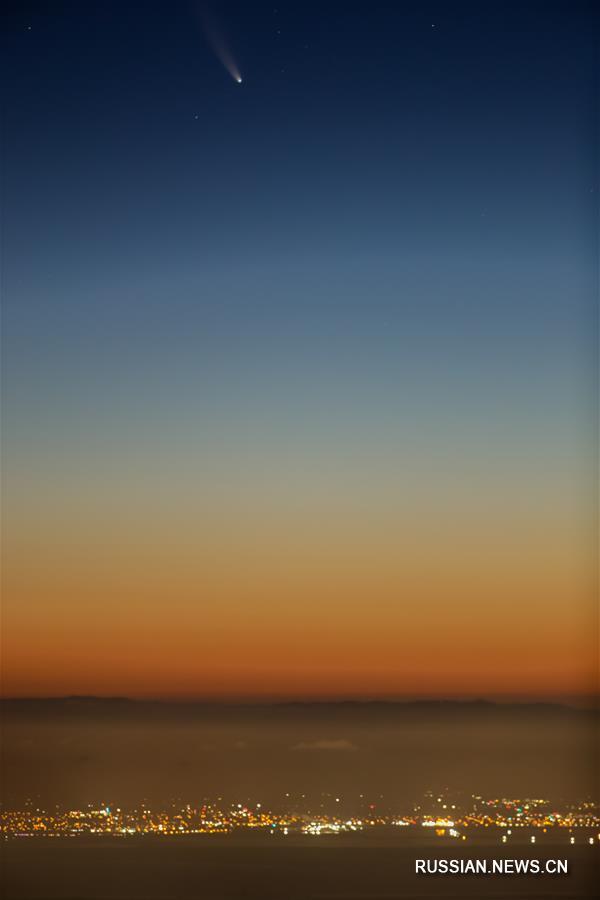 Комета NEOWISE наблюдалась над заливом Сан-Франциско