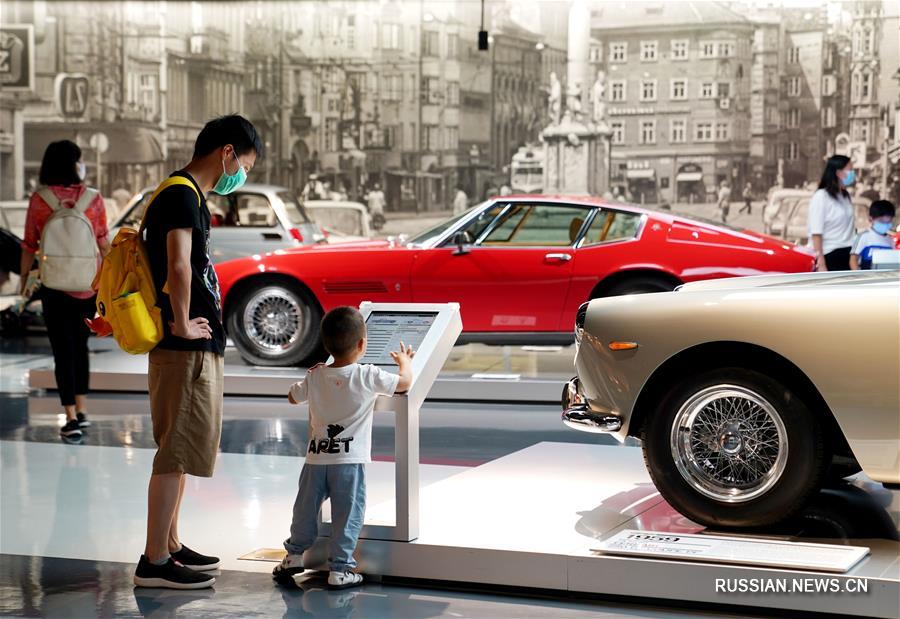 Шанхайский автомобильный музей посетило большое число людей
