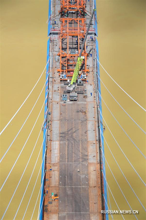 Завершена натяжка вантов железнодорожного мегамоста через реку Сицзян