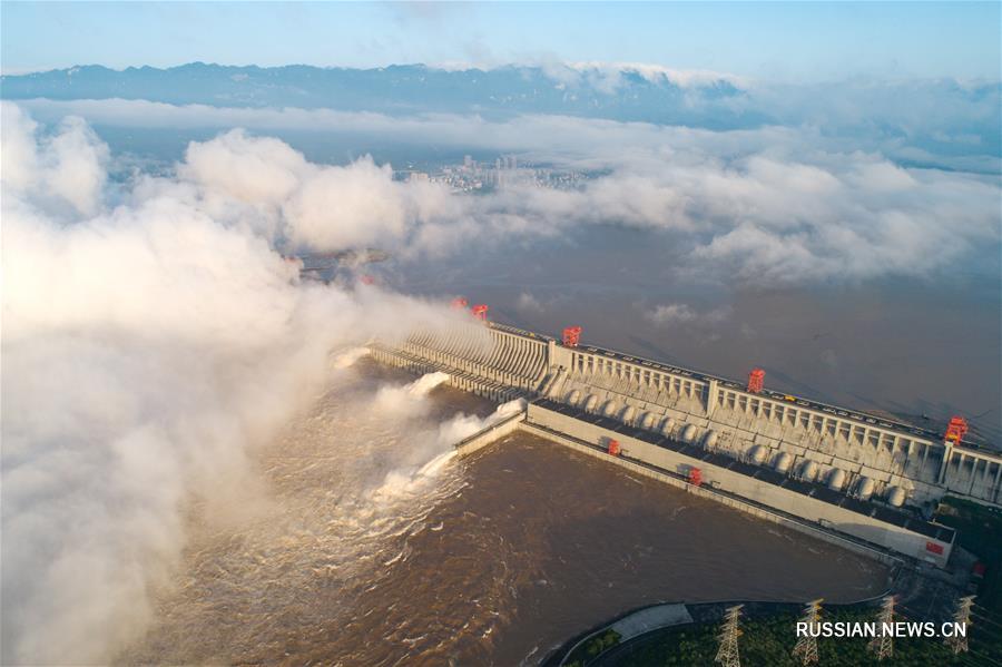 Гидроузел "Санься" эффективно сдерживает третью волну паводка в верховьях Янцзы