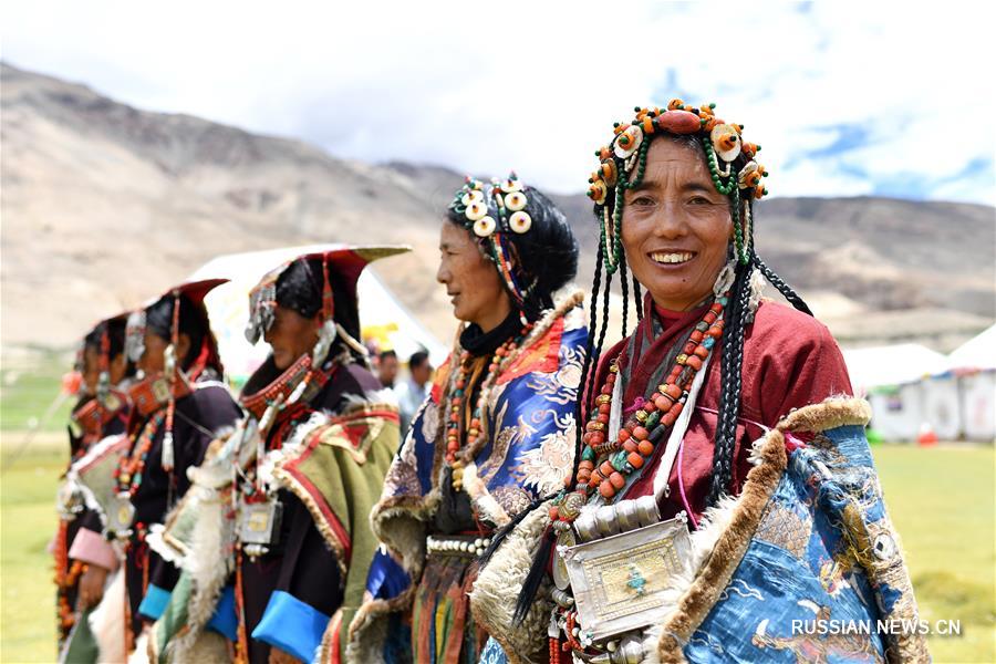 Традиционная одежда тибетцев из уезда Буранг