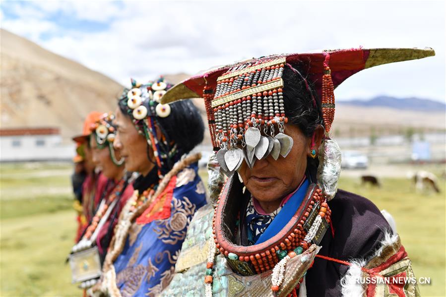 Традиционная одежда тибетцев из уезда Буранг