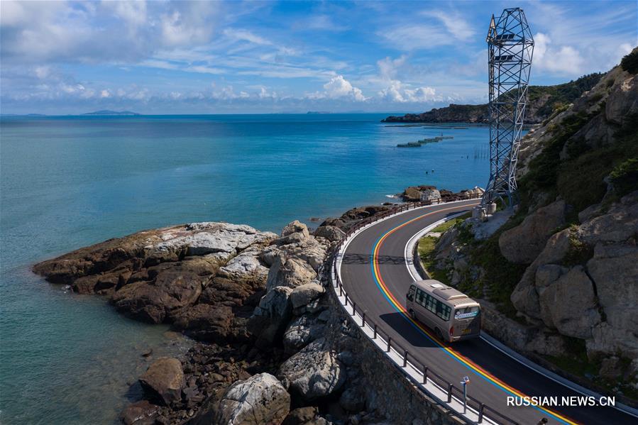 Разноцветное шоссе на острове Наньцзи 
