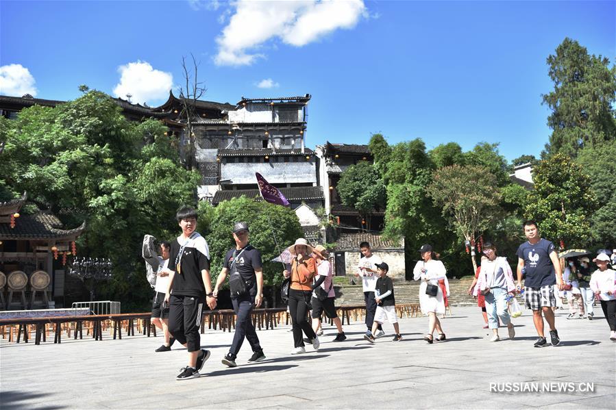 Туристический бум в древнем городке Фужун 