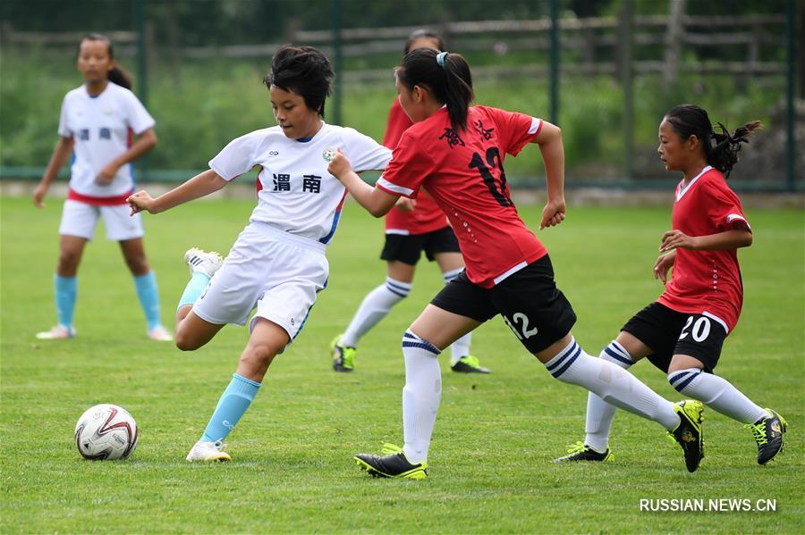 Футбол -- Маленькие футболистки из Шэньси