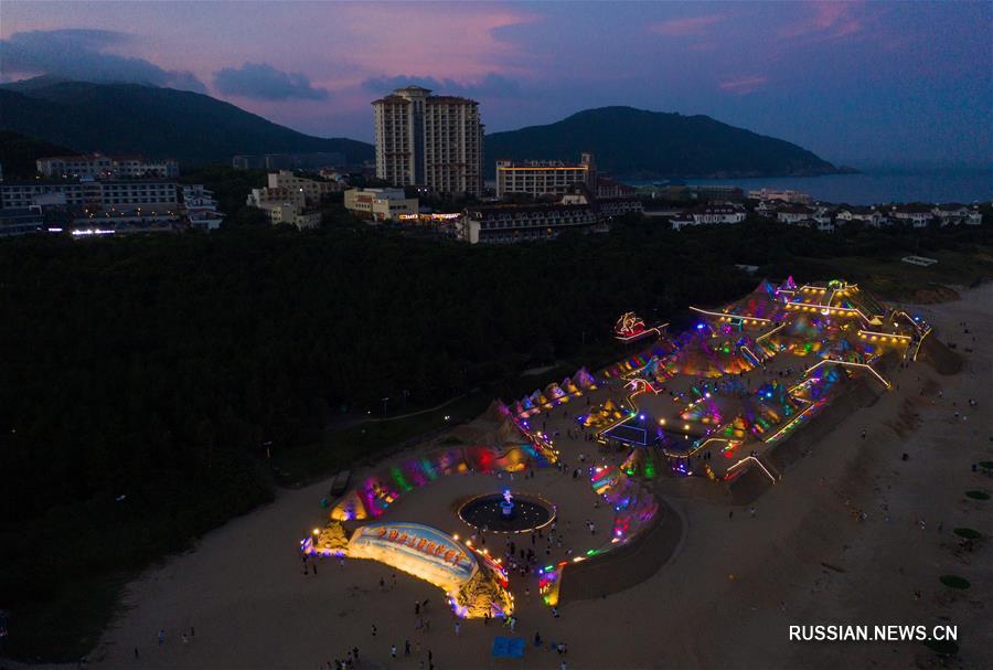 Пляжная "ночная экономика" превращается в туристический бренд Чжоушаня