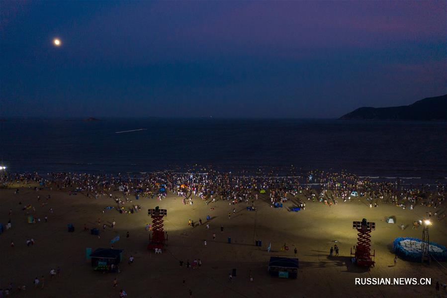 Пляжная "ночная экономика" превращается в туристический бренд Чжоушаня