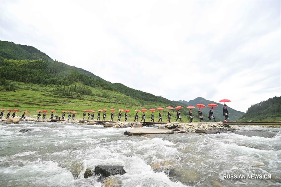 Праздник прыжков в воду у народности чжуан