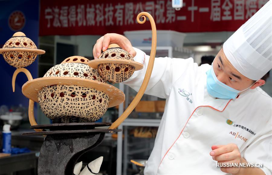 Мастера выпечки показали свои умения на конкурсе в Шанхае 