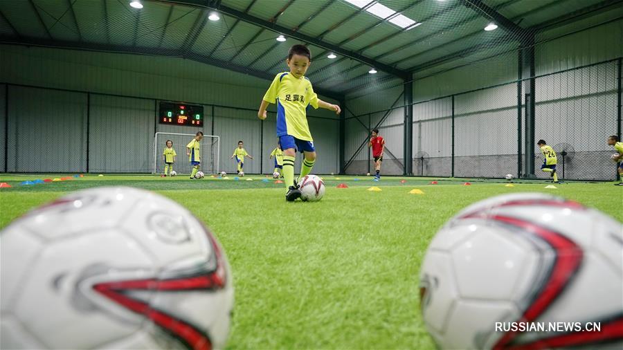 Здоровье нации -- Веселый футбольный лагерь в провинции Хэбэй
