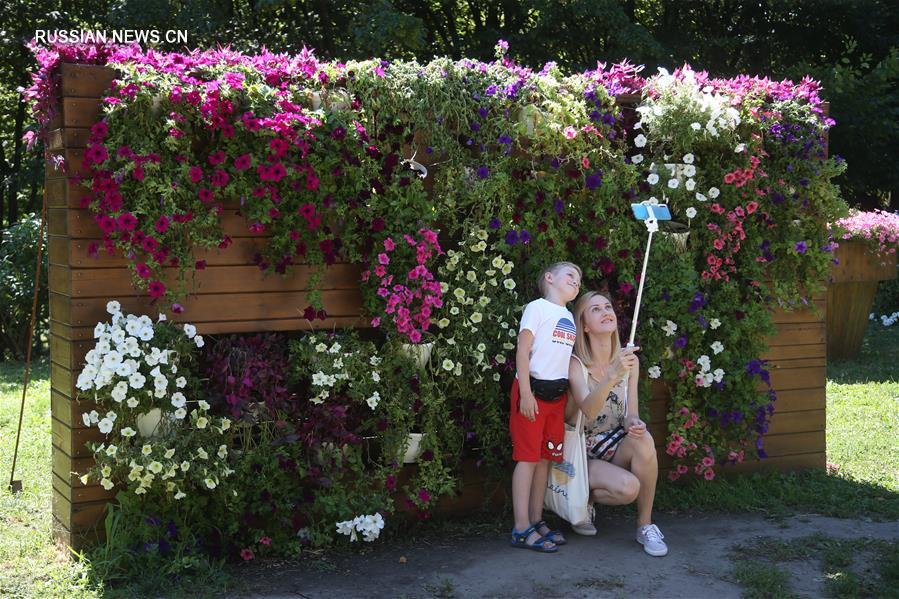 В Киеве открылась выставка цветов "Мульт-ленд"