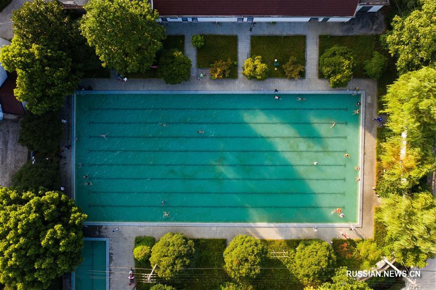 Волонтеры из провинции Чжэцзян помогают детям провести летние каникулы с пользой