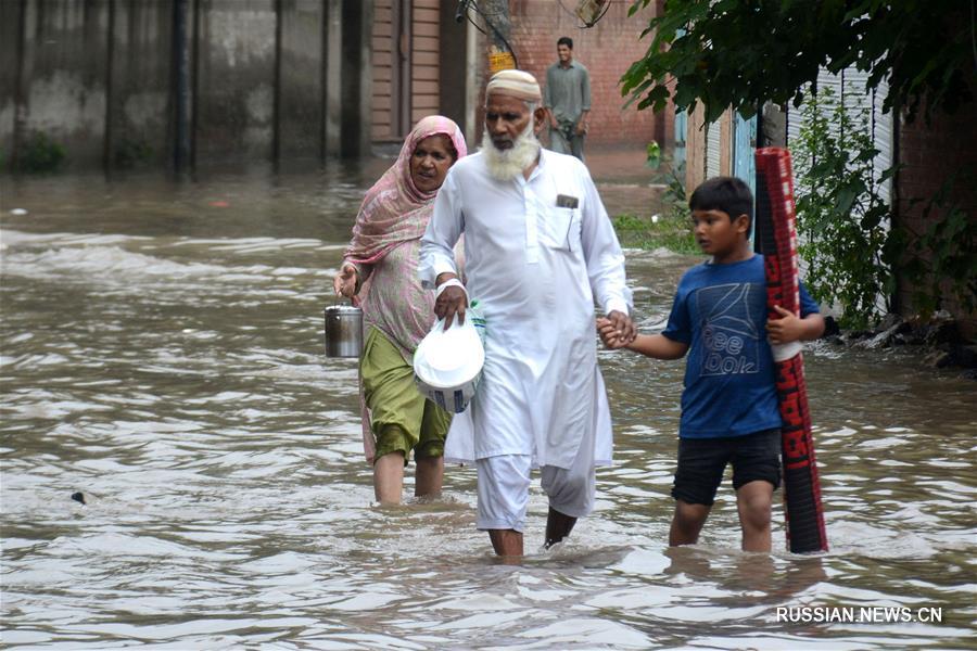 18 человек в Пакистане погибли из-за аварий, вызванных сильными дождями