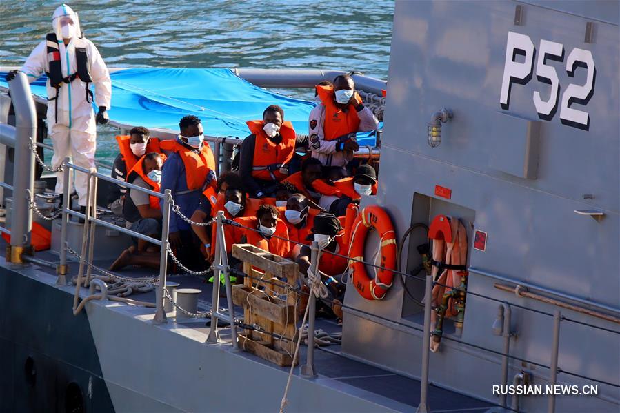118 мигрантов спасены в море у берегов Мальты