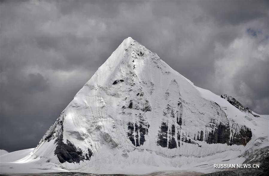 Снежная вершина Сапу в Тибете