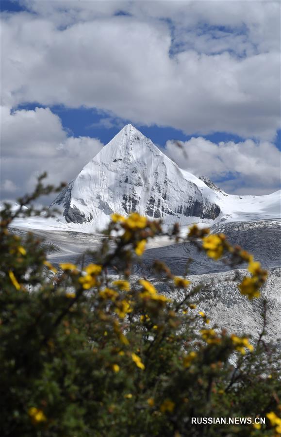 Снежная вершина Сапу в Тибете