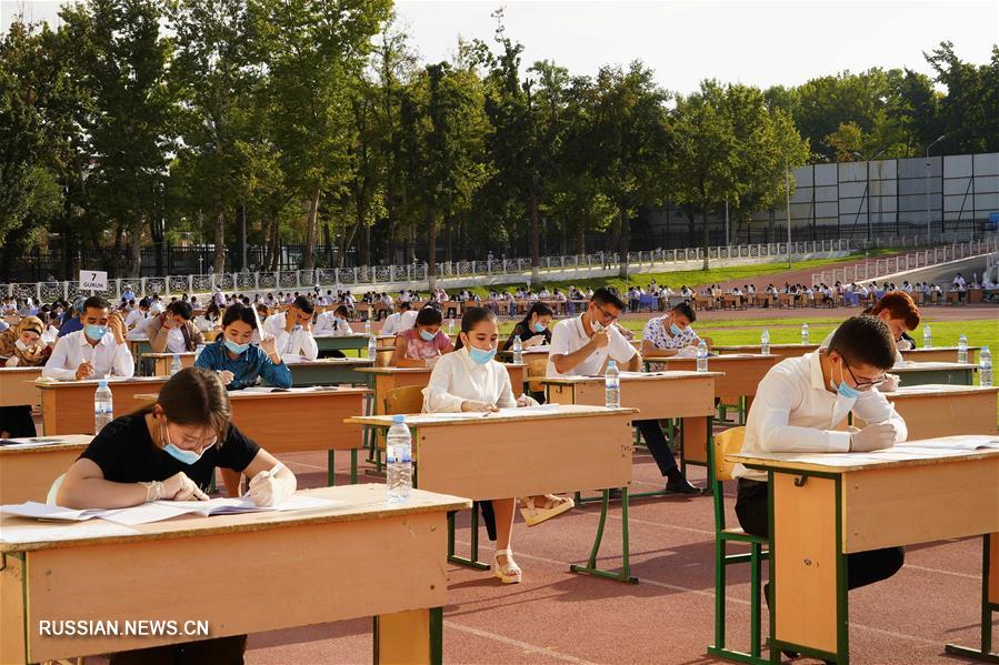В Узбекистане стартовали вступительные экзамены в вузы 