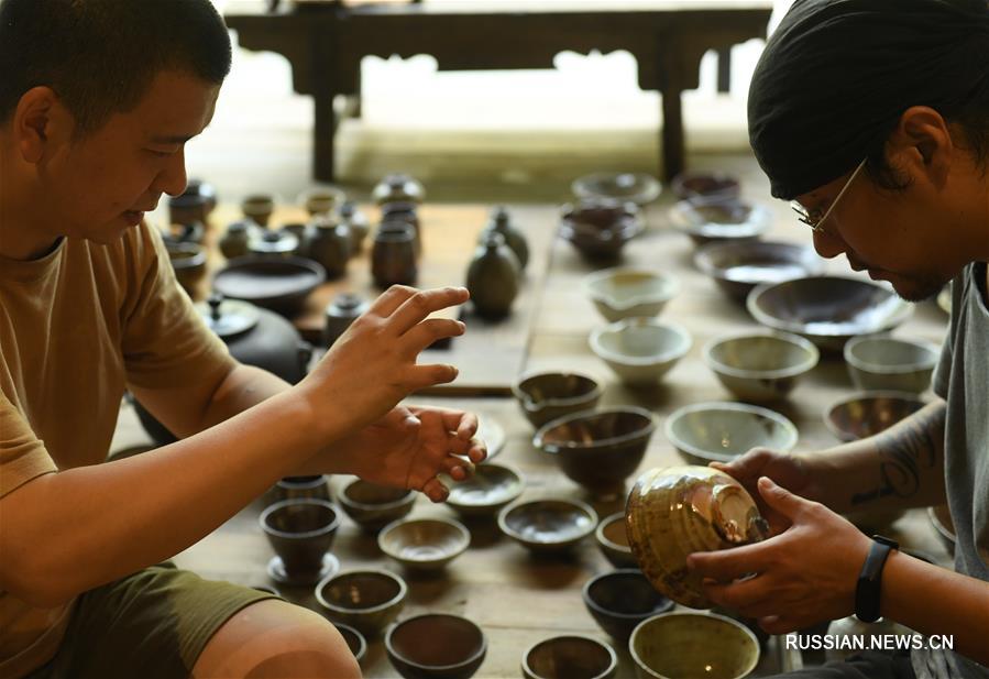 Тепло кофейных зерен и керамики от мастера Юй Юаньфэна