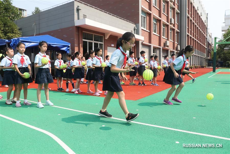 Урок физкультуры в шанхайской школе