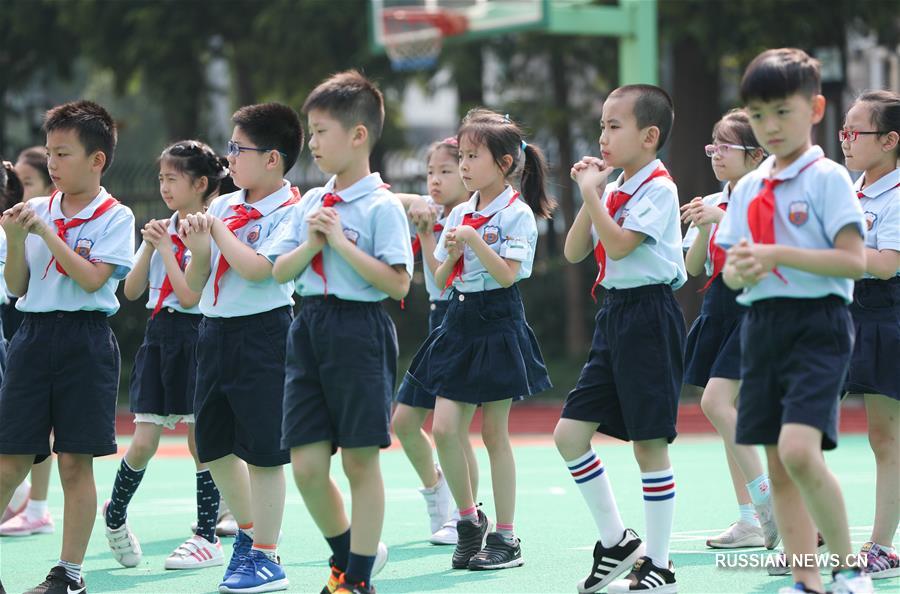 Урок физкультуры в шанхайской школе