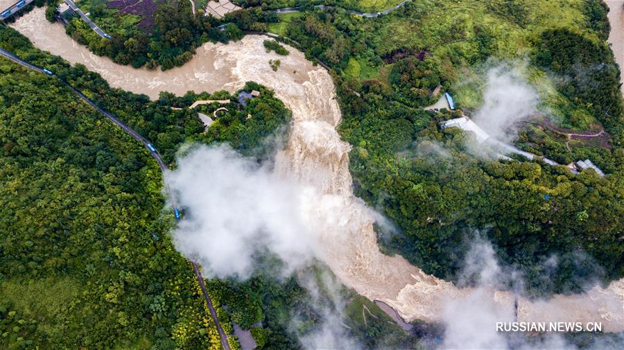 Водопад Хуангошу: взгляд с неба