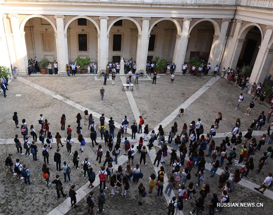 В итальянских школах прошел первый после начала эпидемии учебный день