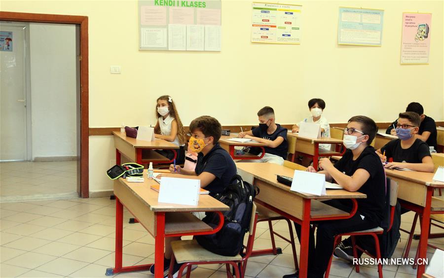 В школах Албании начался новый учебный год 