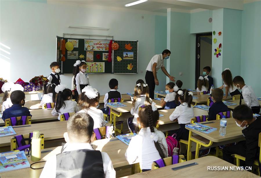В Узбекистане начались уроки в школах 
